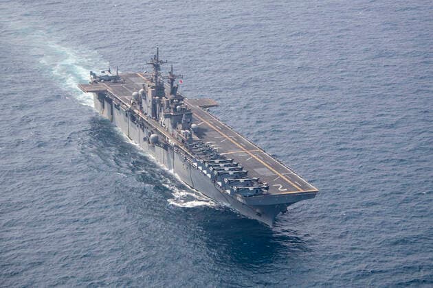 STYLELOCATIONThe U.S. Navy Wasp-class amphibious assault ship USS Essex during routine operations with the 5th Fleet November 9, 2021 in the Gulf of Oman. Gulf of Oman Oman - ZUMAp138 20211109_zaa_p138_001 Copyright: xMc2xJohnxMcgovern U.S.xNavyx
