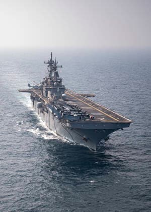 STYLELOCATIONThe U.S. Navy Wasp-class amphibious assault ship USS Essex during routine operations with the 5th Fleet November 9, 2021 in the Gulf of Oman. Gulf of Oman Oman - ZUMAp138 20211109_zaa_p138_004 Copyright: xMc2xJohnxMcgovern U.S.xNavyx