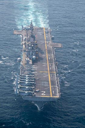 STYLELOCATIONThe U.S. Navy Wasp-class amphibious assault ship USS Essex during routine operations with the 5th Fleet November 9, 2021 in the Gulf of Oman. Gulf of Oman Oman - ZUMAp138 20211109_zaa_p138_005 Copyright: xMc2xJohnxMcgovern U.S.xNavyx