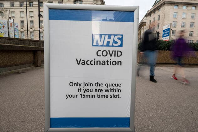 (211110) -- LONDON, Nov. 10, 2021 -- People pass a sign of COVID-19 vaccination in London, Britain, on Nov. 9, 2021. Britain on Tuesday registered 33,117 new COVID-19 infections and 262 coronavirus related deaths, bringing the total loss of lives to 142,124, according to the latest official figures. (Photo by Xinhua) BRITAIN-COVID-19-CASES StephenxChung 