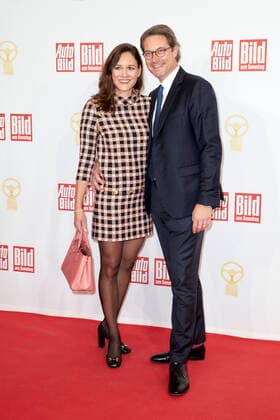 The Golden Steering Wheel 2021 Andreas Scheuer with wife Julia Reuss on the red carpet at the Golden Steering Wheel award ceremony in the Axel Springer Tower in Berlin Copyright: xEventpressxGolejewskix