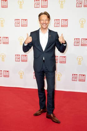 The Golden Steering Wheel 2021 Opel CEO Uwe Hochgeschurtz on the red carpet at the Golden Steering Wheel awards ceremony at the Axel Springer high-rise in Berlin Copyright: xEventpressxGolejewskix