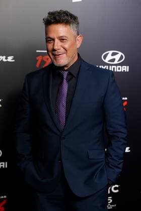 Spanish singer Alejandro Sanz poses for the photographers before receiving the 2021 Esquire Man of the Year Award for Esquire magazine in Madrid, Spain, 10 November 2021. 2021 Esquire Man of the Year Award !ACHTUNG: NUR REDAKTIONELLE NUTZUNG!  Copyright: xJUANJOxMARTINx(es-ES)x GRAF095 20211110-8b79939b32de42758fd3da0ee8be5b2b3e44cafe