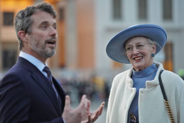 Königin des Königreiches Dänemark, Margrethe II. und Kronprinz Frederik beim Gang durch das Brandenburger Tor 10.11.2021 Königin des Königreiches Dänemark, Margrethe II. und Kronprinz Frederik beim Gang durch das Brandenburger Tor Berlin Brandenburger Tor Berlin GER *** Queen of the Kingdom of Denmark, Margrethe II and Crown Prince Frederik walking through the Brandenburg Gate 10 11 2021 Queen of the Kingdom of Denmark, Margrethe II and Crown Prince Frederik walking through the Brandenburg Gate Berlin Brandenburg Gate Berlin GER