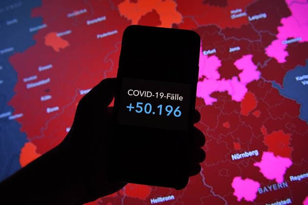 Coronavirus in Germany Covid 19 Dashboard of the Robert Koch Institute 11 11 2021, Robert Koch Institute 7 days Incidence 249.1 7 days Number of cases 207 148 COVID 19 cases 4 894 250 Addition of 50 196 compared to the previous day COVID 19 deaths 97 198 Addition of 235 compared to the previous day xHDx