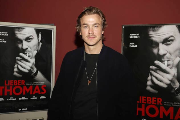 Albrecht Schuch at the preview of the movie Lieber Thomas at Zeise Kino Hamburg, 10 11 2021 Foto:xgbrcix xFuturexImage