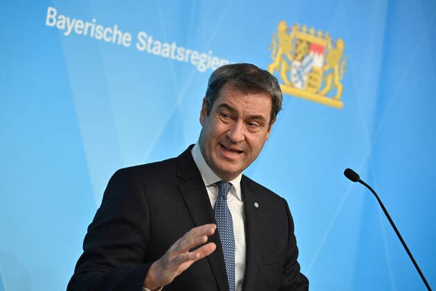 Markus SOEDER State Premier of Bavaria and CSU Chairman , gestures,single image,cropped single image,half figure,half figure Press conference after consultations with representatives of Bavarian hospitals about the current Corona situation in the Bavarian hospitals and especially in the intensive care units on 11 11 2021 in the Prinz Carl Palais in Munich