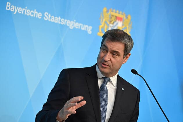 Markus SOEDER State Premier of Bavaria and CSU Chairman , gestures,single image,cropped single image,half figure,half figure Press conference after consultations with representatives of Bavarian hospitals about the current Corona situation in the Bavarian hospitals and especially in the intensive care units on 11 11 2021 in the Prinz Carl Palais in Munich