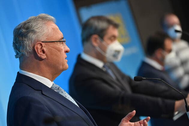 from left Joachim HERRMANN Bavarian Minister of the Interior , Markus SOEDER Bavarian State Premier and CSU Chairman , Klaus HOLETSCHEK CSU, Bavarian Minister of Health , Markus Schopper, Deputy Ward Manager of the Cardiolo