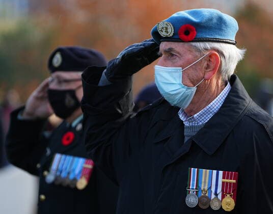 November 11, 2021, Ottawa, ON, Canada: Veterans salute during Remembrance Day services at the National Military Cemetery in Ottawa on Thursday, Nov. 11, 2021. Ottawa Canada  - ZUMAc35_ 20211111_zaf_c35_019 Copyright: xSeanxKilpatrickx