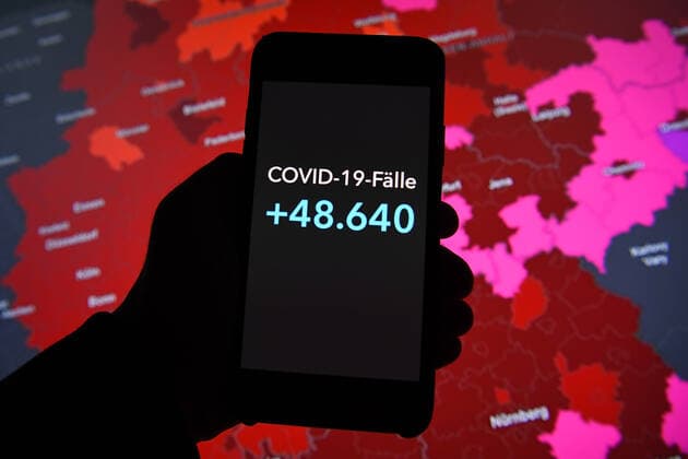 Coronavirus in Germany Covid 19 Dashboard of the Robert Koch Institute 12 11 2021, Robert Koch Institute 7 days Incidence 263.7 7 days Number of cases 219 272 COVID 19 Cases 4 942 890 Addition of 48 640 compared to the previous day COVID 19 Deaths 97 389 Addition of 191 compared to the previous day xHDx