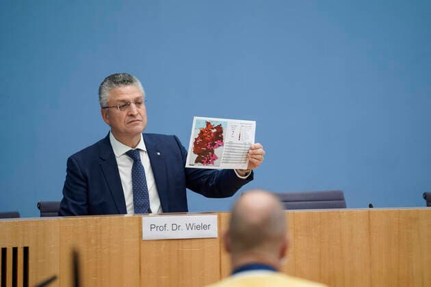 BPK to the Corona situation current,12 11 2021,Berlin,Prof Dr Lothar H Wieler, Praesident Robert Koch Institut RKI with Corona situation in Germany in the hand in the Portrait with the Federal Press Conference to the topic Corona situation Berlin Berlin Germany
