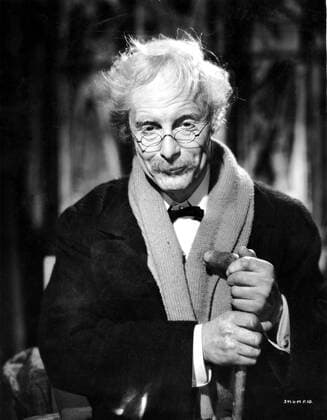 OSCARS. Bester Hauptdarsteller. Preisträger 1931-1940 GOODBYE, MR CHIPS BR 1939 GOODBYE, MR CHIPS BR 1939 ROBERT DONAT as Mr Chips Date: 1939. Strictly editorial use only in conjunction with the promotion of the film. Credit line mandatory. This image is copyright of the film company and is supplied under the terms of issue as film still. No commercial or book cover use permitted without prior consent from the film company.  Mandatory credit line: Courtesy MGM Ronald Grant Mary Evans