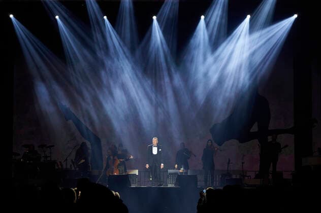 Roland Kaiser live at a concert of his Alles oder Dich Tour at the ZAG Arena Hannover, 12 11 2021 Foto:xU.xStammx xFuturexImage