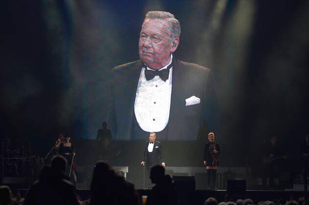 Roland Kaiser live at a concert of his Alles oder Dich Tour at the ZAG Arena Hannover, 12 11 2021 Foto:xU.xStammx xFuturexImage