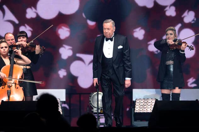 Roland Kaiser live at a concert of his Alles oder Dich Tour at the ZAG Arena Hannover, 12 11 2021 Foto:xU.xStammx xFuturexImage