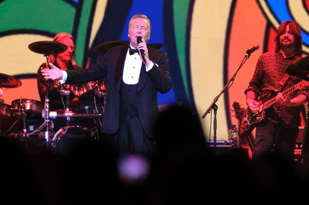Roland Kaiser live at a concert of his Alles oder Dich Tour at the ZAG Arena Hannover, 12 11 2021 Foto:xU.xStammx xFuturexImage