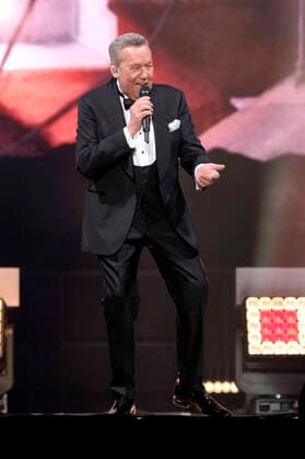 Roland Kaiser live at a concert of his Alles oder Dich Tour at the ZAG Arena Hannover, 12 11 2021 Foto:xU.xStammx xFuturexImage