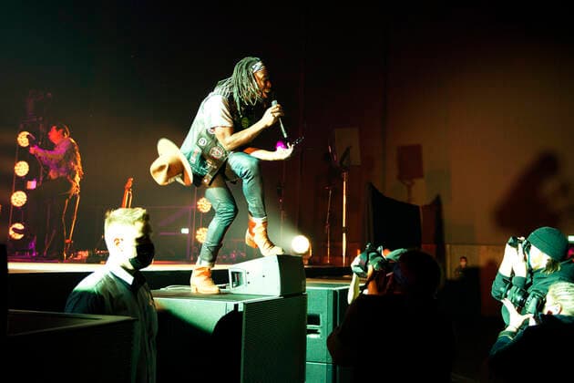 Eric Burton of the Black Pumas live at Verti Music Hall Berlin, 12 11 2021 Foto:xC.xBehringx xFuturexImage