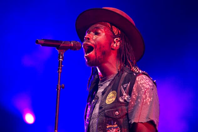 Eric Burton of the Black Pumas live at Verti Music Hall Berlin, 12 11 2021 Foto:xC.xBehringx xFuturexImage