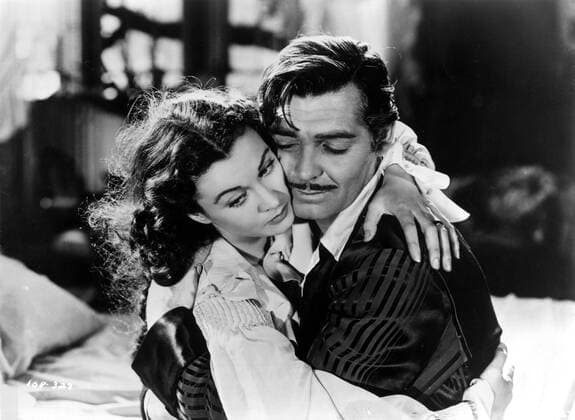 OSCARS. Beste Hauptdarstellerin. Preisträgerinnen 1931-1940 GONE WITH THE WIND US 1939 GONE WITH THE WIND US 1939 VIVIEN LEIGH, CLARK GABLE Date: 1939. Strictly editorial use only in conjunction with the promotion of the film. Credit line mandatory. This image is copyright of the film company and is supplied under the terms of issue as film still. No commercial or book cover use permitted without prior consent from the film company.  Mandatory credit line: Courtesy MGM SELZNICK INTRNATIONAL PICTURES Ronald Grant Mary Evans