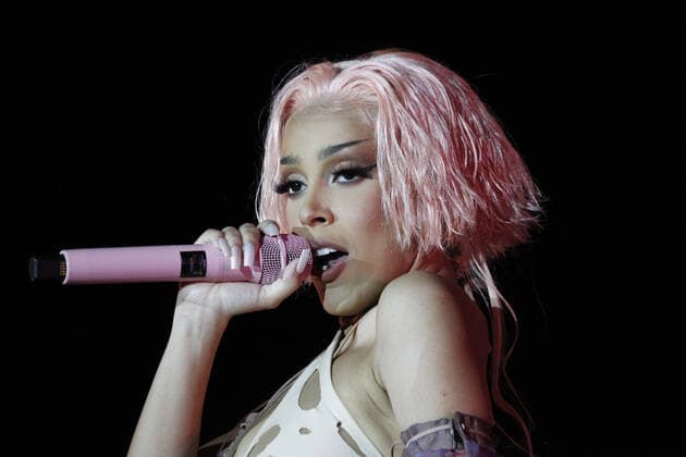 Rapper and producer Doja Cat performs on stage during the Day N Vegas Music Festival at the Las Vegas Festival Grounds in Las Vegas, Nevada on Saturday, November 13, 2021.  LAV2021111382 JAMESxATOA