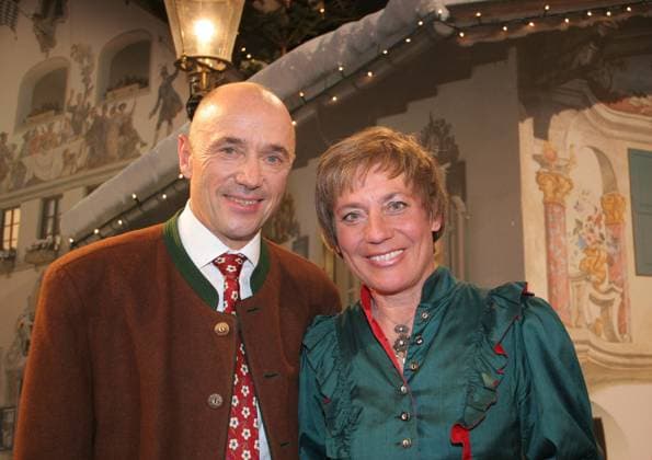 Garmisch-Partenkirchen, Bayern, Deutschland 18. November 2006: Im Bild Christian Neureuther (l.) mit seiner Frau Rosi Mittermaier, die als Gäste bei der Fernsehsendung des BR Weißblau klingts am schönsten waren *** Garmisch Partenkirchen, Bavaria, Germany 18 November 2006 In the picture Christian Neureuther l with his wife Rosi Mittermaier, who were guests at the TV show of BR Weißblau klingts am schönsten