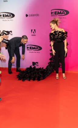 November 14, 2021, Budapest, Hungary: Rita Ora and Taika Waititi attend the 2021 MTV EMAs, Europe Music Awards, at Papp Laszlo Budapest Sports Arena in Budapest, Hungary, on 14 November 2021. Photo: Budapest Hungary - ZUMAm179 20211114_zep_m179_056 Copyright: xAlecxMichaelx