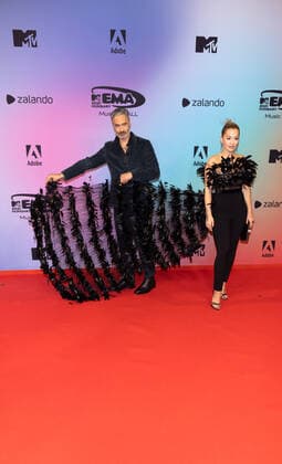 November 14, 2021, Budapest, Hungary: Taika Waititi and Rita Ora attend the 2021 MTV EMAs, Europe Music Awards, at Papp Laszlo Budapest Sports Arena in Budapest, Hungary, on 14 November 2021. Photo: Budapest Hungary - ZUMAm179 20211114_zep_m179_065 Copyright: xAlecxMichaelx