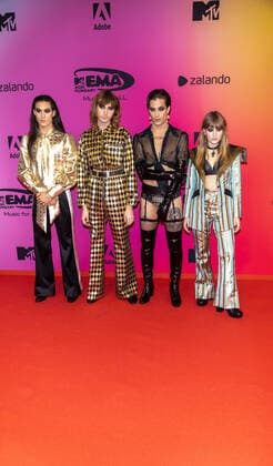 November 14, 2021, Budapest, Hungary: Ethan Torchio (l-r), Thomas Raggi, Damiano David and Victoria De Angelis of Maneskin attend the 2021 MTV EMAs, Europe Music Awards, at Papp Laszlo Budapest Sports Arena in Budapest, Hungary, on 14 November 2021. Photo: Budapest Hungary - ZUMAm179 20211114_zep_m179_071 Copyright: xAlecxMichaelx