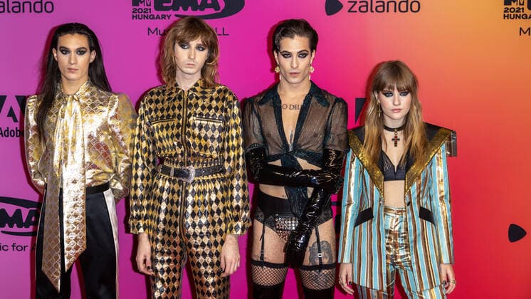 November 14, 2021, Budapest, Hungary: Ethan Torchio (l-r), Thomas Raggi, Damiano David and Victoria De Angelis of Maneskin attend the 2021 MTV EMAs, Europe Music Awards, at Papp Laszlo Budapest Sports Arena in Budapest, Hungary, on 14 November 2021. Photo: Budapest Hungary - ZUMAm179 20211114_zep_m179_072 Copyright: xAlecxMichaelx