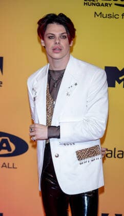November 14, 2021, Budapest, Hungary: Yungblud attends the 2021 MTV EMAs, Europe Music Awards, at Papp Laszlo Budapest Sports Arena in Budapest, Hungary, on 14 November 2021. Photo: Budapest Hungary - ZUMAm179 20211114_zep_m179_089 Copyright: xAlecxMichaelx