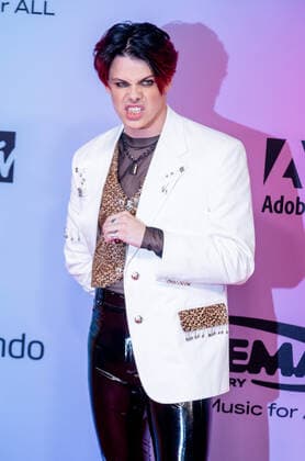 November 14, 2021, Budapest, Hungary: Yungblud attends the 2021 MTV EMAs, Europe Music Awards, at Papp Laszlo Budapest Sports Arena in Budapest, Hungary, on 14 November 2021. Photo: Budapest Hungary - ZUMAm179 20211114_zep_m179_091 Copyright: xAlecxMichaelx