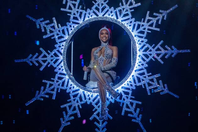November 14, 2021, Budapest, Hungary: Saweetie performs at the 2021 MTV EMAs, Europe Music Awards, at Papp Laszlo Budapest Sports Arena in Budapest, Hungary, on 14 November 2021. Photo: Budapest Hungary - ZUMAm179 20211114_zep_m179_110 Copyright: xAlecxMichaelx