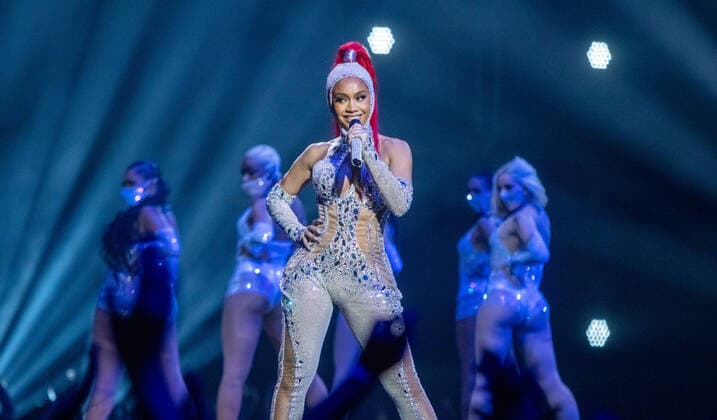 November 14, 2021, Budapest, Hungary: Saweetie performs at the 2021 MTV EMAs, Europe Music Awards, at Papp Laszlo Budapest Sports Arena in Budapest, Hungary, on 14 November 2021. Photo: Budapest Hungary - ZUMAm179 20211114_zep_m179_134 Copyright: xAlecxMichaelx