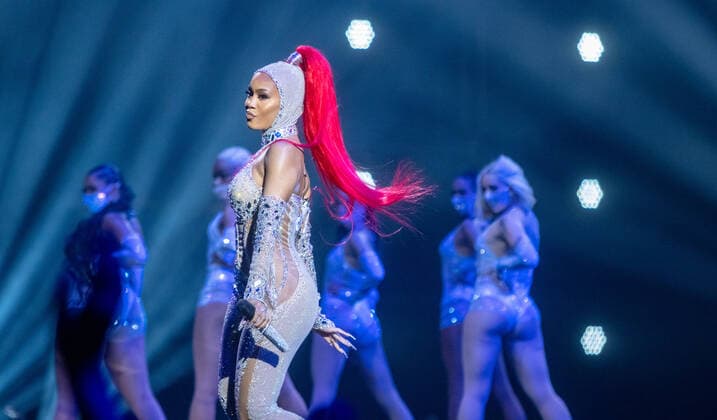 November 14, 2021, Budapest, Hungary: Saweetie performs at the 2021 MTV EMAs, Europe Music Awards, at Papp Laszlo Budapest Sports Arena in Budapest, Hungary, on 14 November 2021. Photo: Budapest Hungary - ZUMAm179 20211114_zep_m179_135 Copyright: xAlecxMichaelx