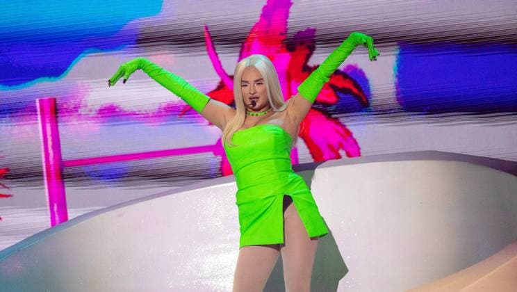 November 14, 2021, Budapest, Hungary: Kim Petras performs at the 2021 MTV EMAs, Europe Music Awards, at Papp Laszlo Budapest Sports Arena in Budapest, Hungary, on 14 November 2021. Photo: Budapest Hungary - ZUMAm179 20211114_zep_m179_140 Copyright: xAlecxMichaelx