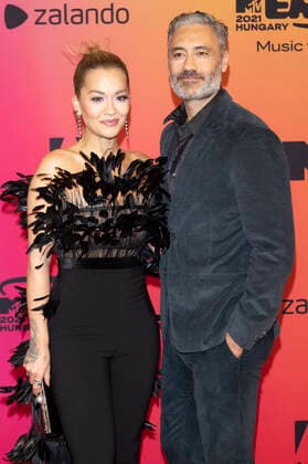 Rita Ora and Taika Waititi at the MTV European Music Awards 2021 ceremony at Laszlo Papp Sports Arena Budapest, 14 11 2021. Foto:xR.xWagnerx xFuturexImage