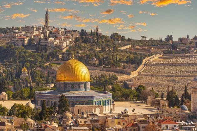 The Dome of the Rock on the temple mount in Jerusalem - Israel The Dome of the Rock seen from inside Old town, muslim quarter at sunset Jerusalem Israel *** Der Felsendom auf dem Tempelberg in Jerusalem Israel Der Felsendom von der Altstadt aus gesehen, muslimisches Viertel bei Sonnenuntergang Jerusalem Israel Copyright: xx