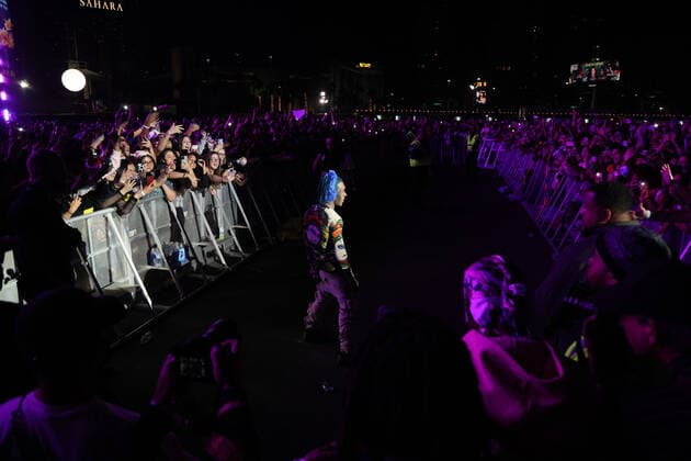 Hip-Hop artist Lil Uzi Vert performs during the Day N Vegas Music Festival at the Las Vegas Festival Grounds in Las Vegas, Nevada on Sunday, November 14, 2021.  LAV2021111458 JAMESxATOA