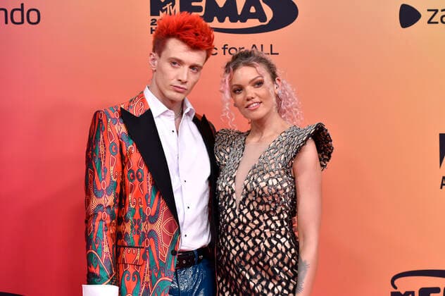 Jack Saunders and Becca Dudley at the 2021 MTV European Music Awards at Laszlo Papp Sports Arena Budapest, 14 11 2021. Foto:xH.xZwanzigerx xFuturexImage