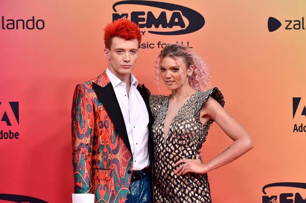 Jack Saunders and Becca Dudley at the 2021 MTV European Music Awards at Laszlo Papp Sports Arena Budapest, 14 11 2021. Foto:xH.xZwanzigerx xFuturexImage