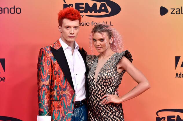 Jack Saunders and Becca Dudley at the 2021 MTV European Music Awards at Laszlo Papp Sports Arena Budapest, 14 11 2021. Foto:xH.xZwanzigerx xFuturexImage