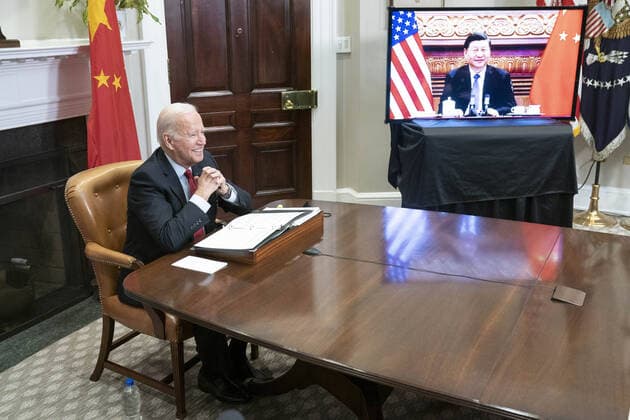 Bilder des Jahres 2021, News 11 November News Themen der Woche KW46 News Bilder des Tages President Joe Biden listens during a virtual summit with Chinese President Xi Jinping in the Roosevelt Room of the White House in Washington DC on Monday, November 15, 2021.  WAP202111155217 SARAHxSILBIGER