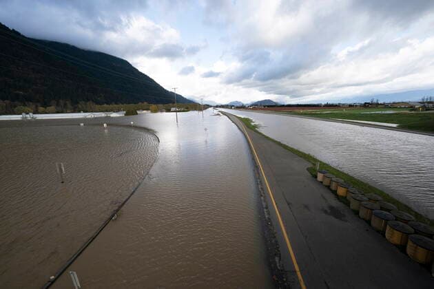 November 16, 2021, CHILLIWACK, BC, CANADA: Flooding on Highway 1 looking eastbound is seen in Chilliwack, B.C., Tuesday, November 16, 2021. CHILLIWACK CANADA  - ZUMAc35_ 20211116_zaf_c35_021 Copyright: xJonathanxHaywardx