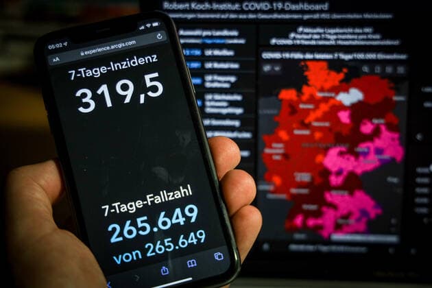Coronavirus in Germany Covid 19 Dashboard of the Robert Koch Institute 17 11 2021 Robert Koch Institute 7 days Incidence 319.5 7 days Number of cases 265 649 COVID 19 cases 5 129 950 Additions of 52 826 compared to the previous day COVID 19 deaths 98 274 Additions of 294 compared to the previous day