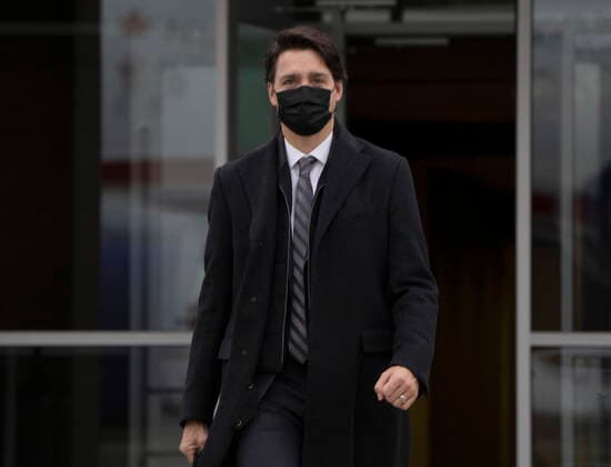 November 17, 2021, Ottawa, ON, Canada: Canadian Prime Minister Justin Trudeau walks towards a government plane, Wednesday, November 17, 2021 in Ottawa. Trudeau is flying to Washington for meetings at the White House. Ottawa Canada  - ZUMAc35_ 20211117_zaf_c35_002 Copyright: xAdrianxWyldx