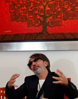 The leader of the Argentine alternative rock band Babasonicos, Adrian Dargelos, speaks during an interview with Efe, on November 16, 2021, in Mexico City, Mexico issued 17 November 2021. After two years of media silence, the Argentine Babasonicos return to the stage with a tour to honor and maintain the subversive spirit of the band in the face of the auditory garbage that abounds in the music industry, Adrian Dargelos says in an interview with Efe this Wednesday , group leader. Babasonicos: We try not to add more garbage or noise pollution !ACHTUNG: NUR REDAKTIONELLE NUTZUNG!  Copyright: xMarioxGuzmánx MEX7087 20211117-f00f5d4a1184bef78df6f6b5f3d69c9175141dbc
