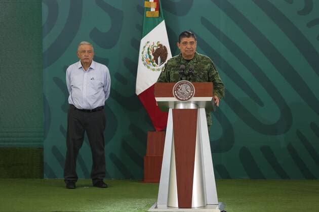 The Secretary of National Defense Luis Cresencio Sandoval (R), speaks today during his participation in a press conference of the Mexican President, Andres Manuel Lopez Obrador, in Isla Mujeres, Quintana Roo, Mexico 17 November 2021. The Mexican government announced on Wednesday the creation of a tourist security battalion with thousands of more agents in the Caribbean in the face of recent acts of violence in Quintana Roo, where tourists and locals have been killed in shootings by organized crime. Government of Mexico creates a tourist battalion in the face of violence in the Caribbean !ACHTUNG: NUR REDAKTIONELLE NUTZUNG!  Copyright: xAlonsoxCupulx MEX7105 20211117-98470dd6298cf0e97a288a3f861e2d6b4fcc9a81