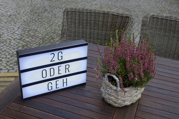 Restaurant and 2G rule Restaurant and 2G rule, 17 11 2021, Beelitz, Brandenburg, On a table is a light box with the words 2G or geh
